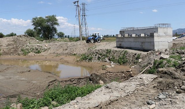 Manisa Salihli'de dur geç köprüleri ortadan kalkıyor