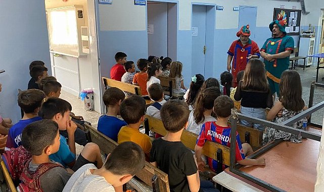 Manisa Sarıgöllü öğrenciler 'Karagöz ve Hacivat'le eğlendi