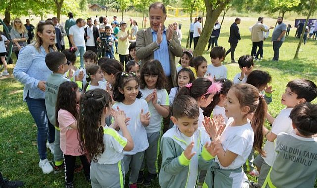 Mehmet Murat Çalık çocuklarla buluştu