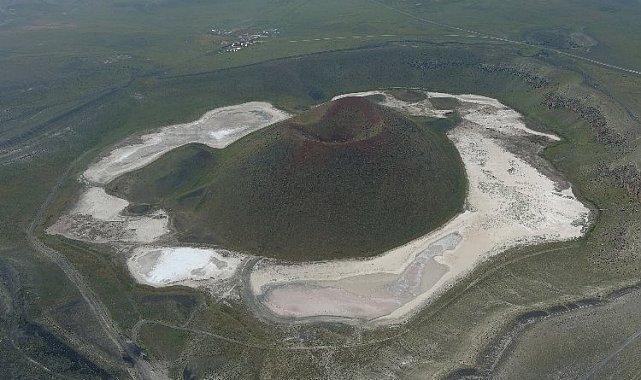Meke Gölü'nü 2,5 milyon metreküp suyla beslenecek