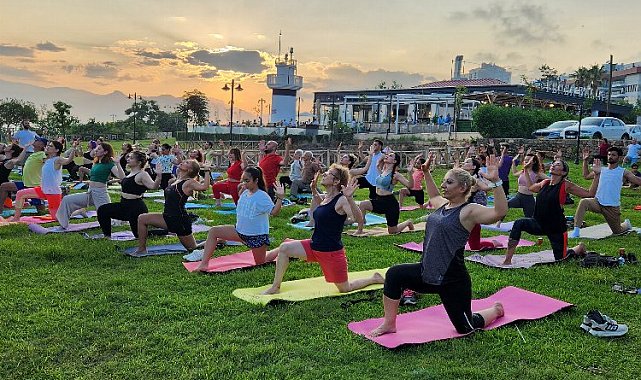 Muratpaşa'da Dünya Yoga Günü'ne özel seans