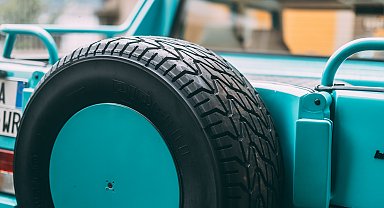 Pirelli’nin Lamborghini LM002 için geliştirdiği ‘kulaklı’ lastiği Scorpion BK geri dönüyor