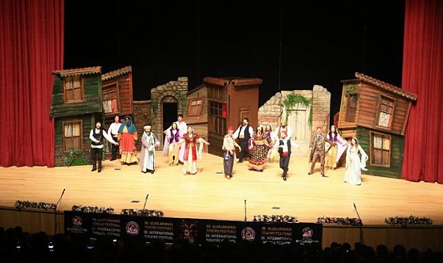 Uluslararası Tiyatro Festivali heyecanı sürüyor