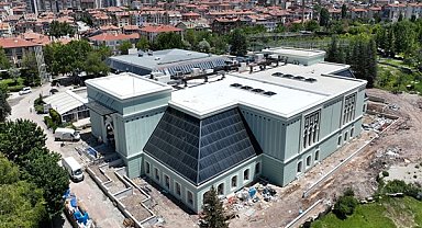 Yıkık durumda devralınan Altınpark Yüzme Havuzu’nun yeniden inşası devam ediyor