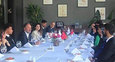 Akın’dan TİKAV gençlerine iş hayatı öğüdü: “Gelen şansı kaçırmamak için işinize odaklanın”