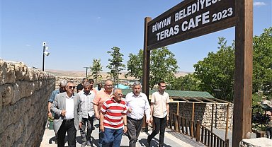 Başkan Büyükkılıç, Cam Teras’ta Bünyan’ın manzarasını izledi