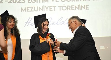 Başkan Büyükkılıç, Erciyes Üniversitesi Turizm Fakültesi Mezuniyet Töreni’ne katıldı