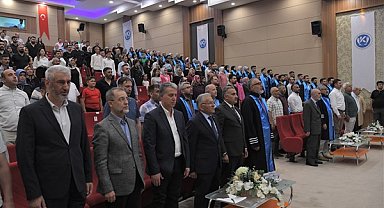 Başkan Büyükkılıç, mezun öğrencilerin sevinçlerine ortak oldu