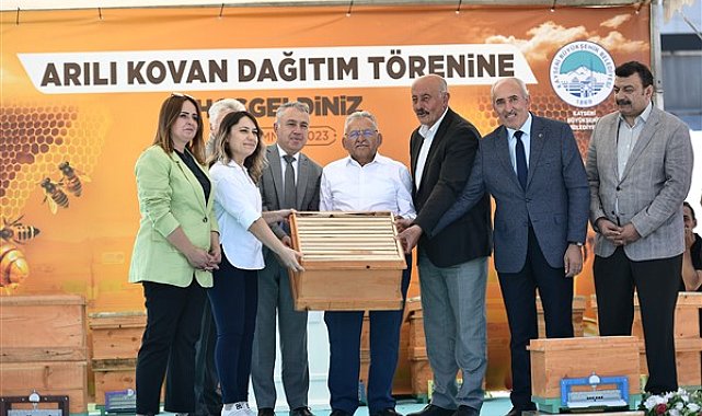 Başkan Büyükkılıç’tan 80 üreticiye 2 milyon 260 bin TL’lik arılı kovan desteği