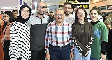 Başkan Büyükkılıç, YKS sonuçlarını kutlayarak öğrencileri Kayseri’ye davet etti