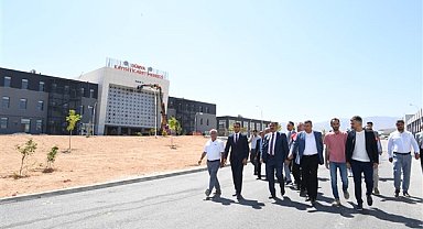 Başkan Gürkan, Dünya Kayısı Ticaret Merkezi’nde incelemelerde bulundu