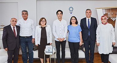 Başkan Şahin, YKS’de dereceye giren öğrencilerle buluştu