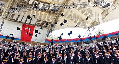 Bilkent Üniversitesi 2023 mezunlarını uğurladı