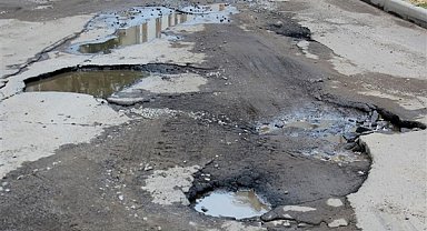 Bozuk yollar sürüş güvenliğini riske atıyor
