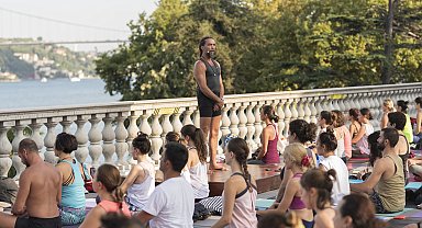 “Chris Chavez ile Müzede Yoga” SSM'de