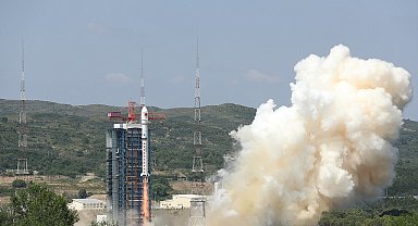 Çin, uzaya yeni uydular fırlattı