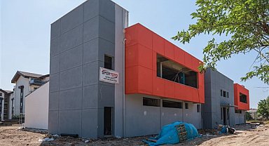 Emek Hatice Kübra İlgün Gençlik ve Spor Tesisi’nin inşaatı devam ediyor