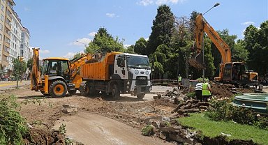 Eskişehir’de kavşak projesinde söküm çalışmalarına başlandı