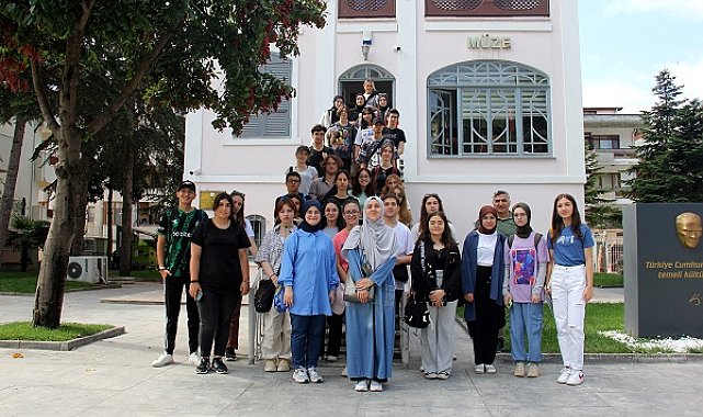 Gençler, 'Genç Atölye' ile gezerek öğreniyor