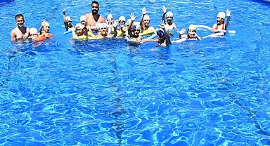 İzmirli çocuklara portatif havuz
