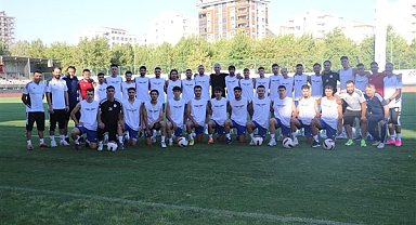 Karaköprü Belediyespor sahaya indi