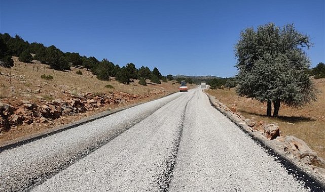 Konya Büyükşehir Belediyesi’nin mahalle yollarındaki çalışmaları sürüyor