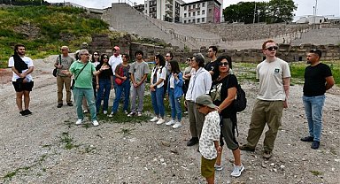 Roma Tiyatrosu’nun kapıları üniversiteli gençlere açıldı