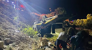 Şanlıurfa'da çekici şarampole devrildi: 4 yaralı