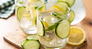 Su tüketimini kolaylaştıracak 3 aromalı su önerisi