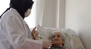 Tuzla Belediyesi yatalak hastalar için evde refakat hizmeti başlattı