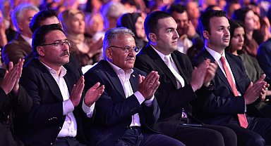 Vali Çiçek ve Başkan Büyükkılıç, TRT Sanatçıları Şehir Konserleri’ne katıldı