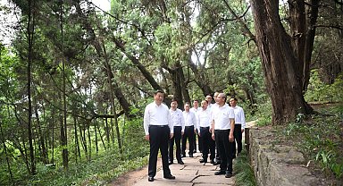 Xi Jinping Sichuan eyaletinde incelemelerde bulundu