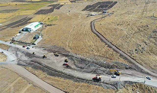 Çevril-Taşhan arasındaki yolda yol genişletme çalışmaları sürüyor