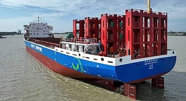 Çin, en büyük elektrikli gemisini denize indirdi