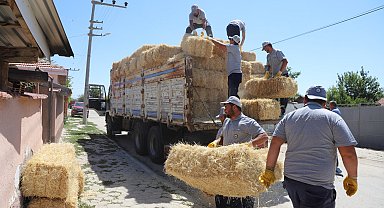 Eskişehir'de hayvan üreticilerine balya desteği