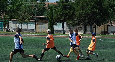 Eskişehir'de spor eğitimleri, 11 branşta 800 çocuğun katılımıyla sürüyor