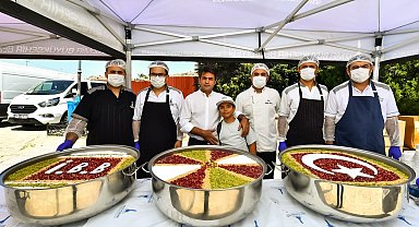 İzmir’de muharrem ayında aşure dağıtımı başladı