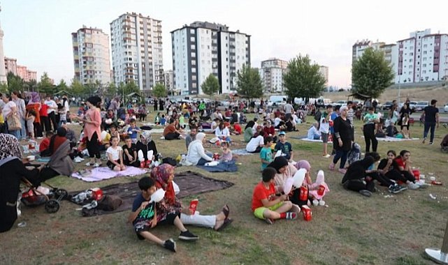 Kayseri Melikgazi'de açık havada sinema keyfi