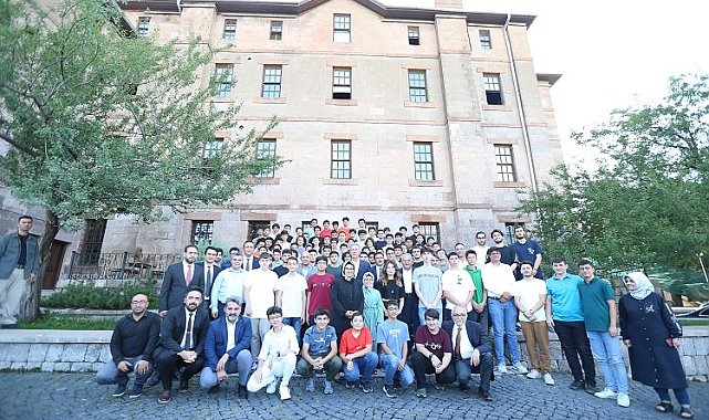 Kayseri protokolü KAYMEK'te gençlerle buluştu