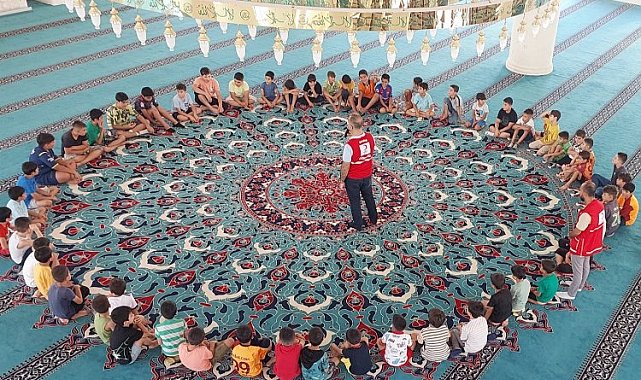 Kızılay Mardin Artuklu'dan Kur'an öğrencilerine ziyaret