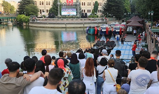 Milli maç Eskişehir’de dev ekranda izlendi