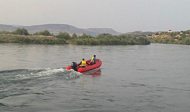 Murat Nehri'nde balık tutarken mahsur kaldılar!