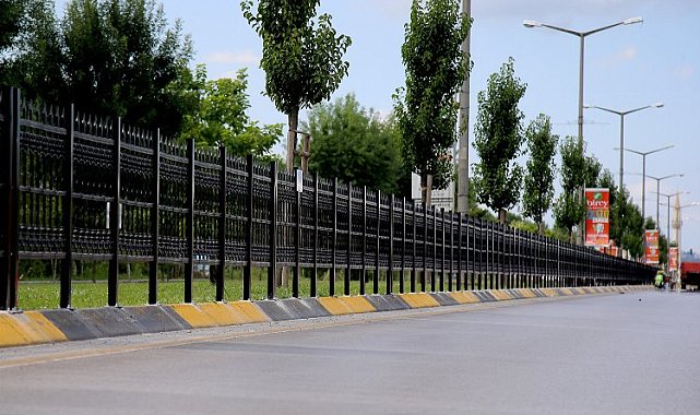 Sakarya'da yayaların hayatına plastik bariyer