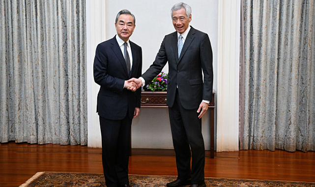 Wang Yi, Singapur Başbakanı ile görüştü