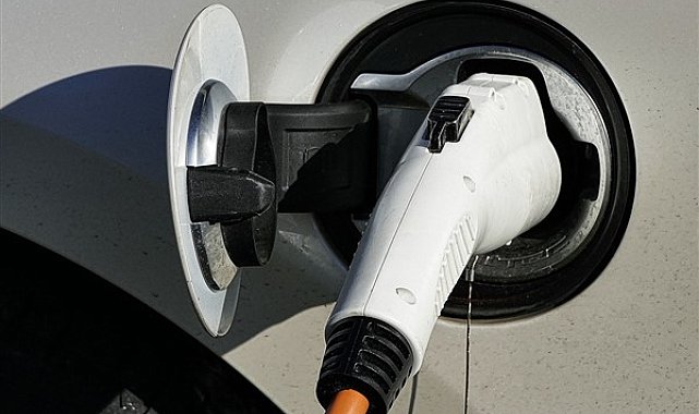 Yükselen yakıt fiyatları elektrikli araçların popülerliğini artırıyor