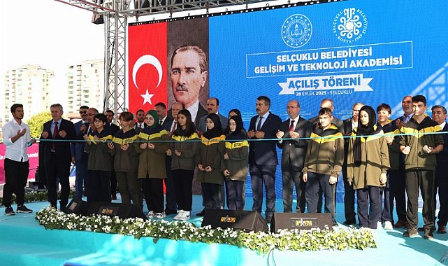Bakan Tekin Konya'da eğitim ve spor tesisleri açılışları yaptı