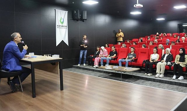 Başkan Çiftçi, yeni üniversitelilerle buluştu