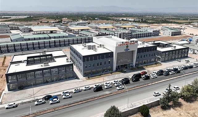 Başkan Gürkan, Dünya Kayısı Ticaret Merkezi'nde incelemelerde bulundu