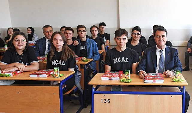 Bursa Osmangazi'de Başkan Dündar iki haftada 10 bin öğrenciyle buluştu