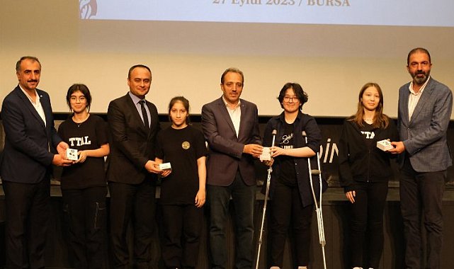 Bursa'da 'Bir Bilenle Bilge Nesil' ödüllerine kavuştu